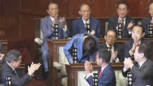 天鲜优配 日本迎来首位女首相：“安倍经济学”幻影与“早苗时代”新押注