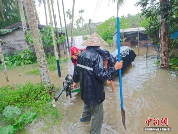 A股策略 强降雨致海南琼海出现险情 消防紧急救援